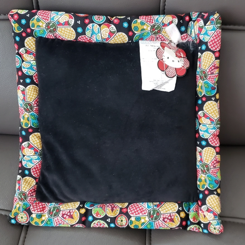 Hello Kitty Square Cushion - Picture 2 of 2